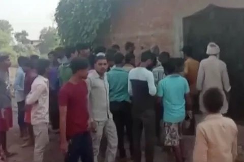 Jealous husband c**ts ‘cheating’ wife’s h**d off and carries it to the police station