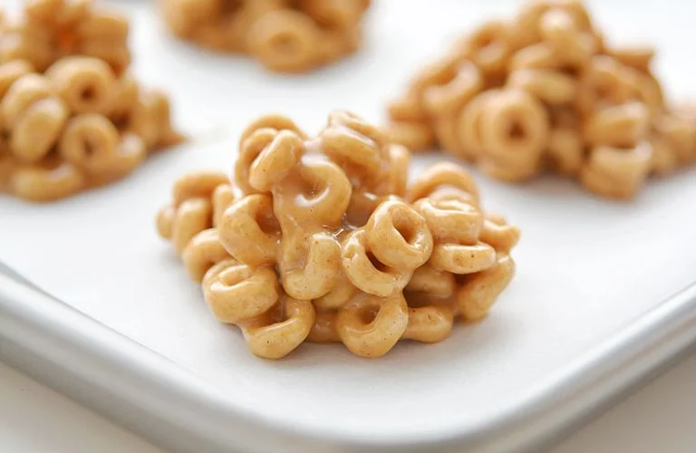 healthy peanut butter rice crispy balls